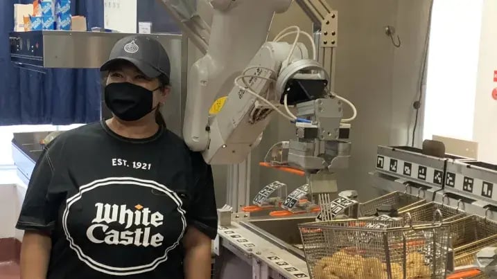 White-Castle-Teammember-with-Flippy-2