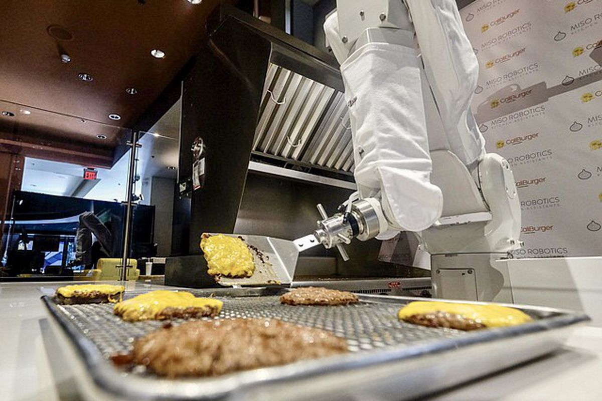 Flippy, the World’s First Autonomous Robotic Kitchen Assistant, Now Cooks Burgers at CaliBurger in Pasadena, California